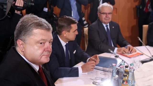 На Банковій озвучили "червоні лінії", які Порошенко оголосив Путіну На Банковій озвучили "червоні лінії", які Порошенко оголосив Путіну