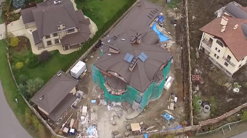 Откуда у бывшего чиновника СБУ деньги на многомиллионное имение – расследование