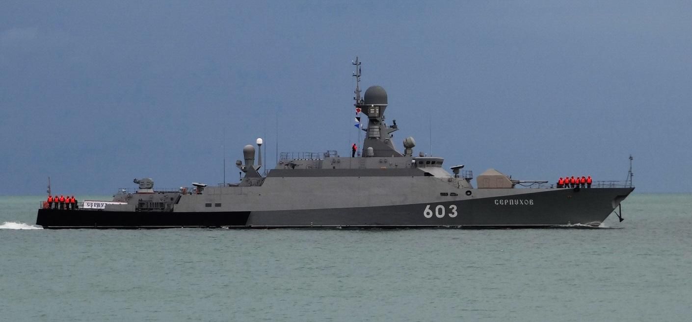 НАТО настороже: два российских корабля с ракетами вошли в Балтийское море