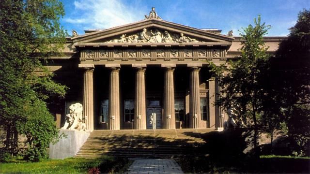 Киевскому музею передали картины Дали, Кандинского, Пикассо и Ренуара