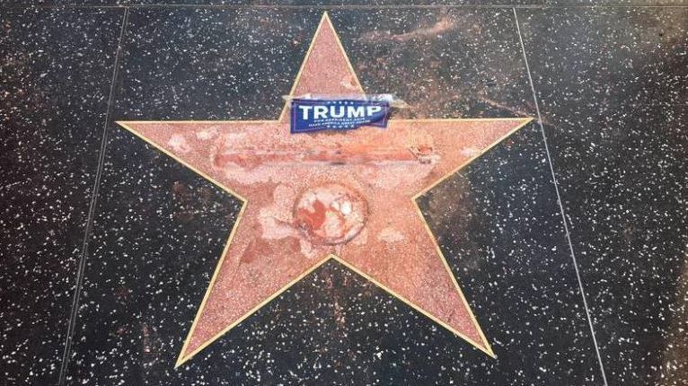 Неизвестный уничтожил звезду Трампа на Аллее славы в Голливуде