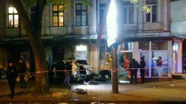 Деталі смертельної ДТП в Одесі: в салоні машини знайшли крадений пістолет