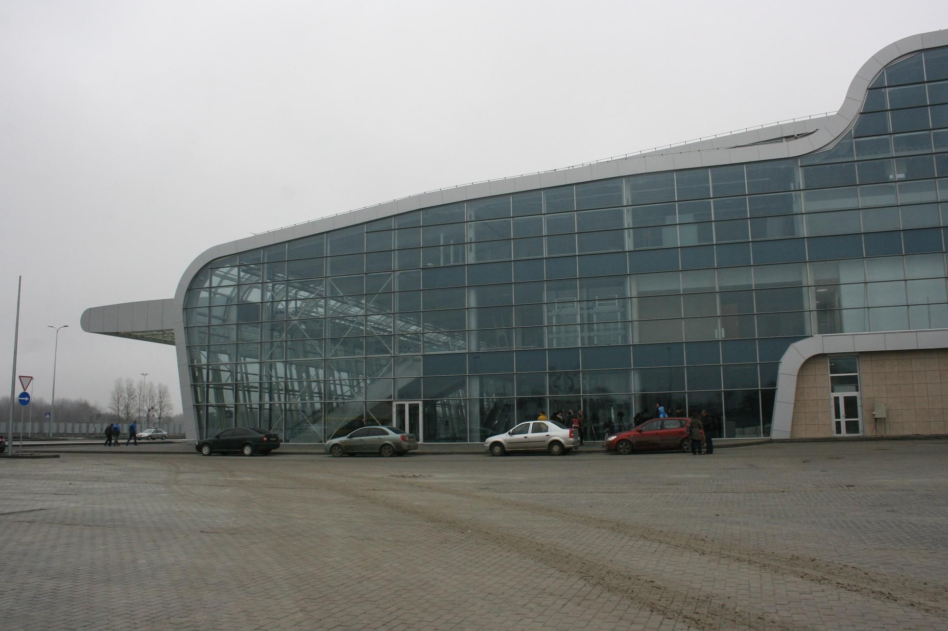 У Львові чоловік з ножем заявив про замінування аеропорту У Львові чоловік з ножем заявив про замінування аеропорту