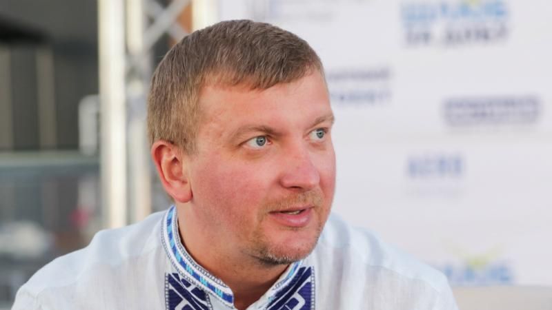 Петренко орендує квартиру в іноземців, має мільйони на депозиті, 16 гравюр і 2 ікони