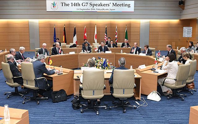 Послы "Большой семерки" упрекнули Порошенко насчет е-декларирования Послы "Большой семерки" упрекнули Порошенко насчет е-декларирования