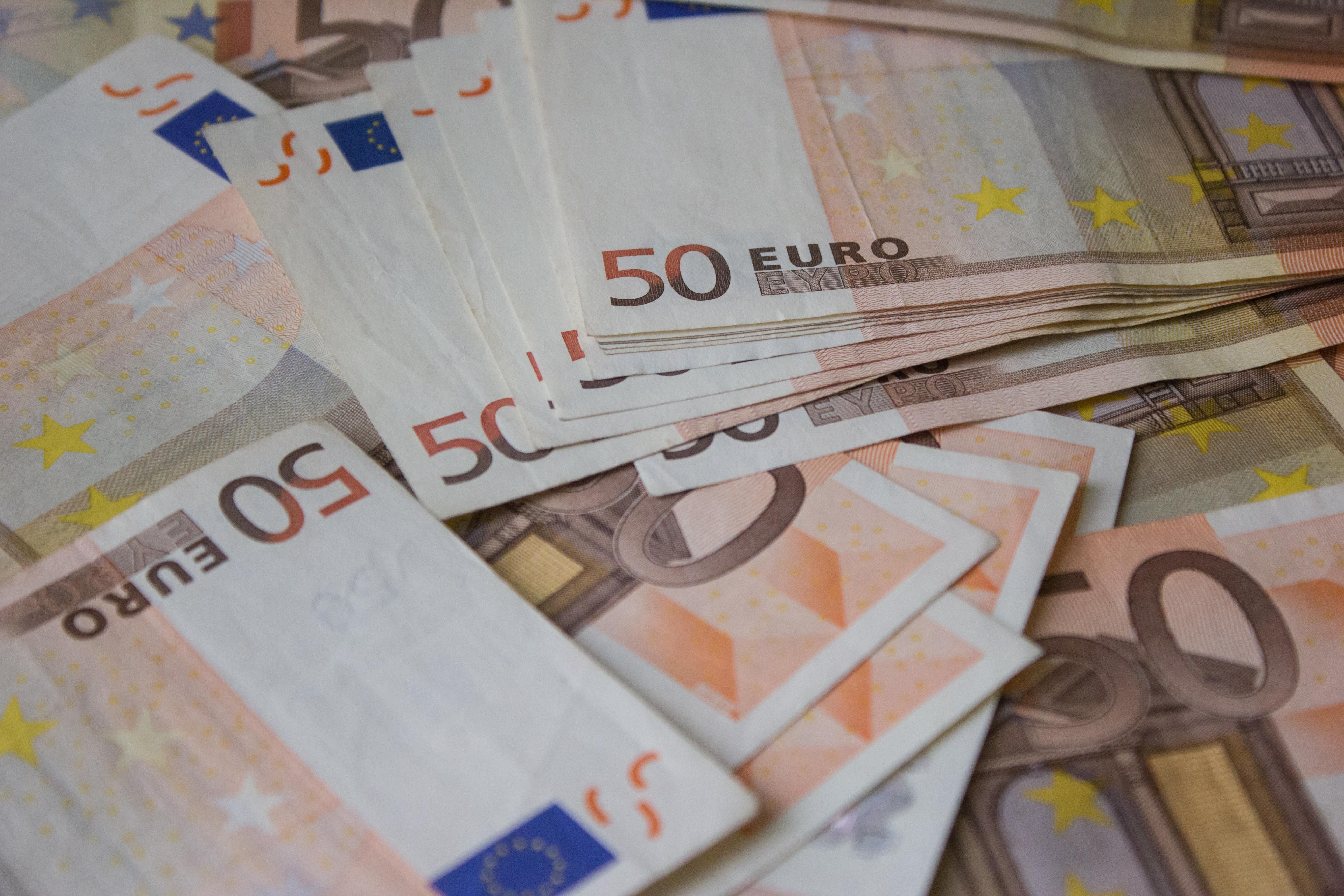 Наличный курс валют 27 октября: евро подорожал