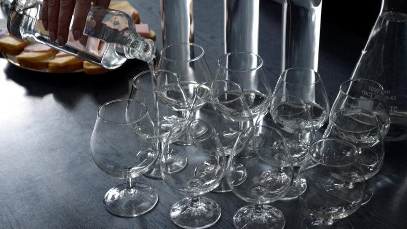 Мужчина умер от передозировки алкоголя на Ровенщине Мужчина умер от передозировки алкоголя на Ровенщине