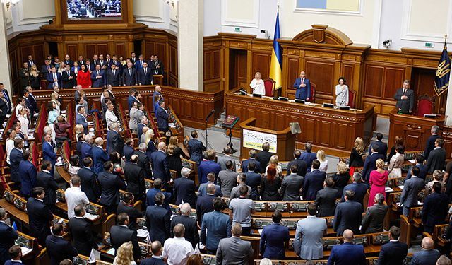 Зарплати нардепів зростуть до 38 тисяч гривень, – ЗМІ Зарплати нардепів зростуть до 38 тисяч гривень, – ЗМІ