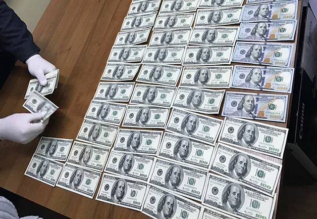 Мужчину задержали за попытку дать взятку следователю ГПУ Мужчину задержали за попытку дать взятку следователю ГПУ