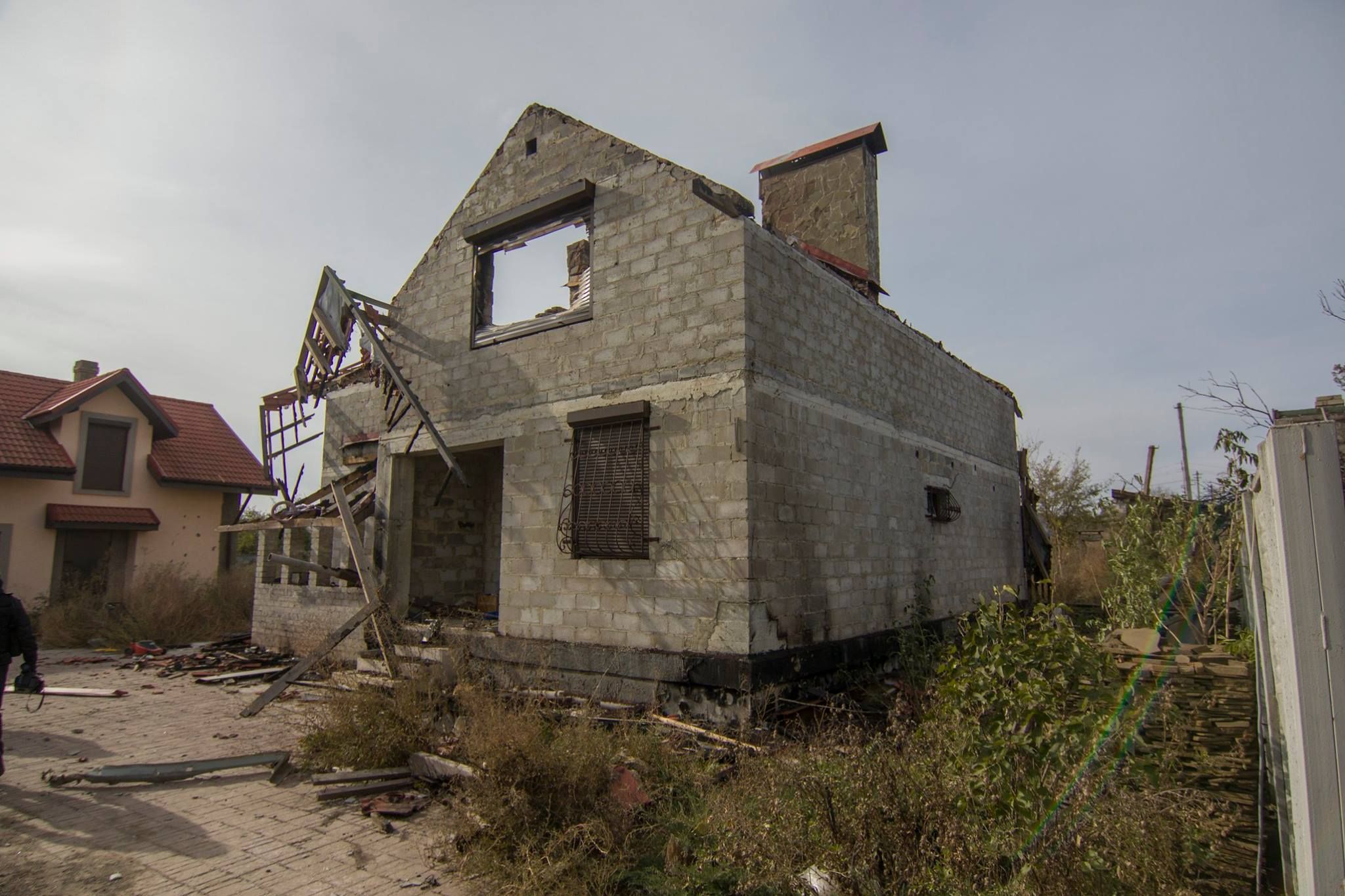 Фотограф показав страшні наслідки війни на Донбасі Фотограф показав страшні наслідки війни на Донбасі