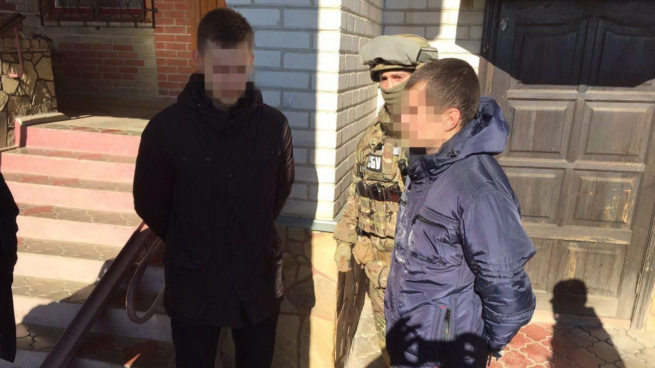 Луганського поліцейського майора затримали на чималому хабарі в зоні АТО 