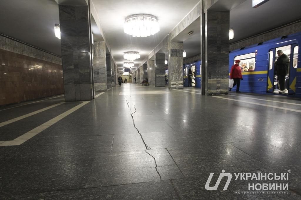 Тріщини є на більшості станцій метро у Києві, – адміністрація