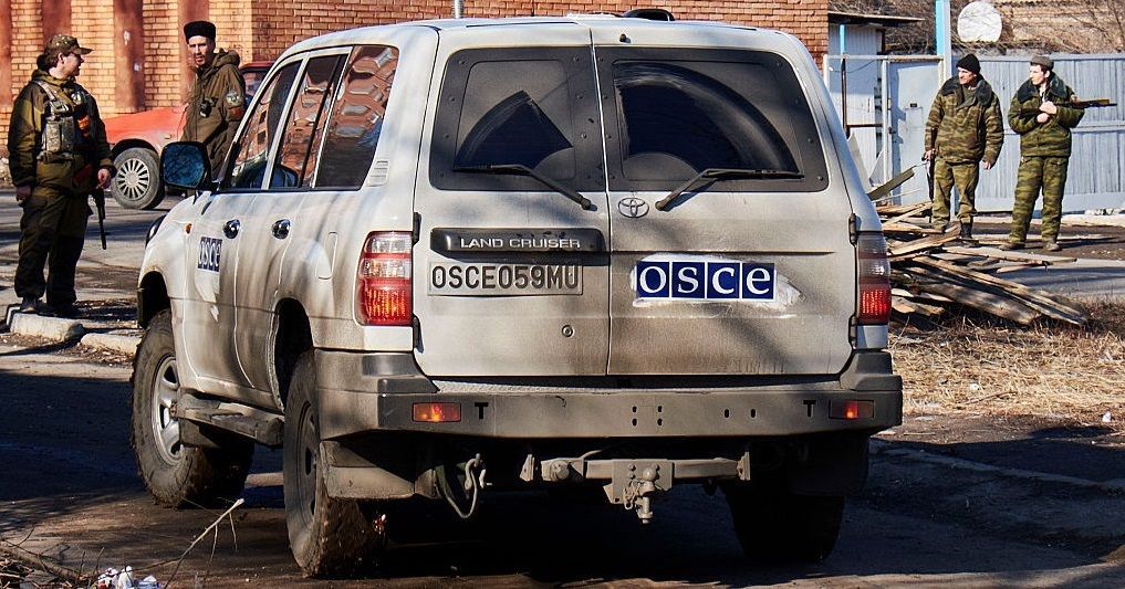 Авто ОБСЄ потрапило під обстріл Авто ОБСЄ потрапило під обстріл