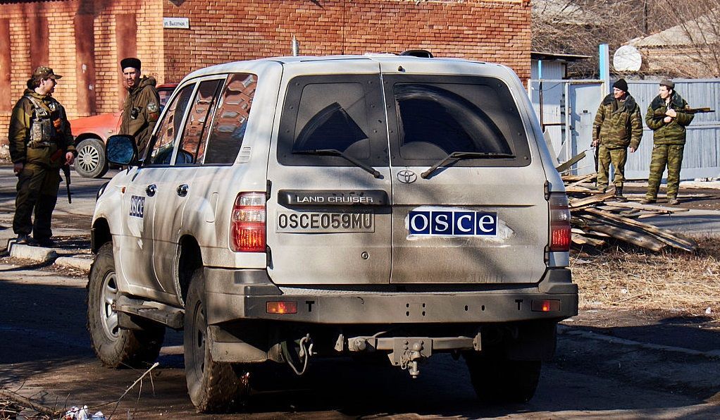 Авто ОБСЕ попало под обстрел в зоне АТО