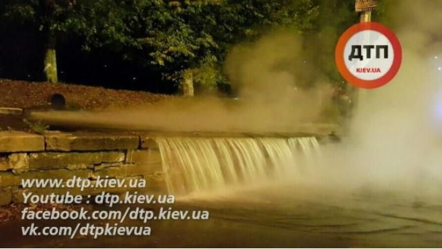 Киев залило кипятком – обнародовали видео Киев залило кипятком – обнародовали видео