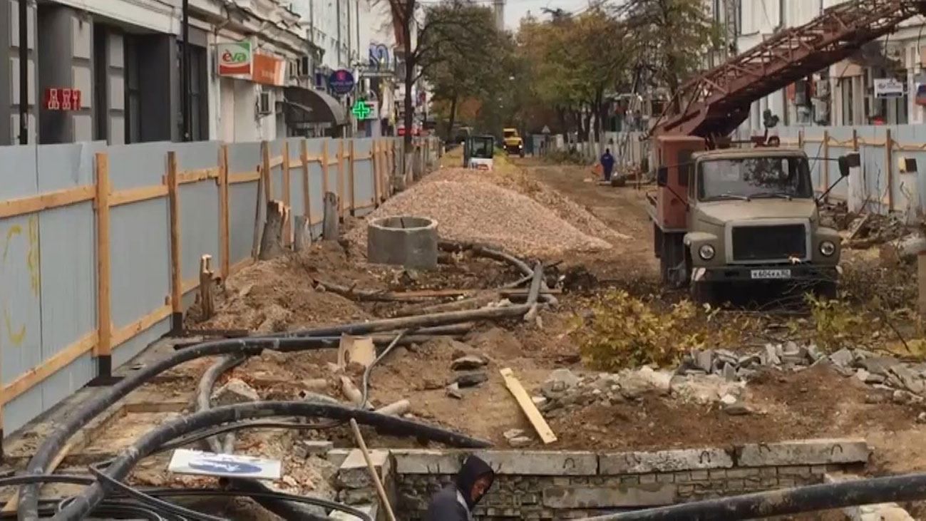 Руйнівні реконструкції у Сімферополі: зрубані дерева та пішохідний колапс 