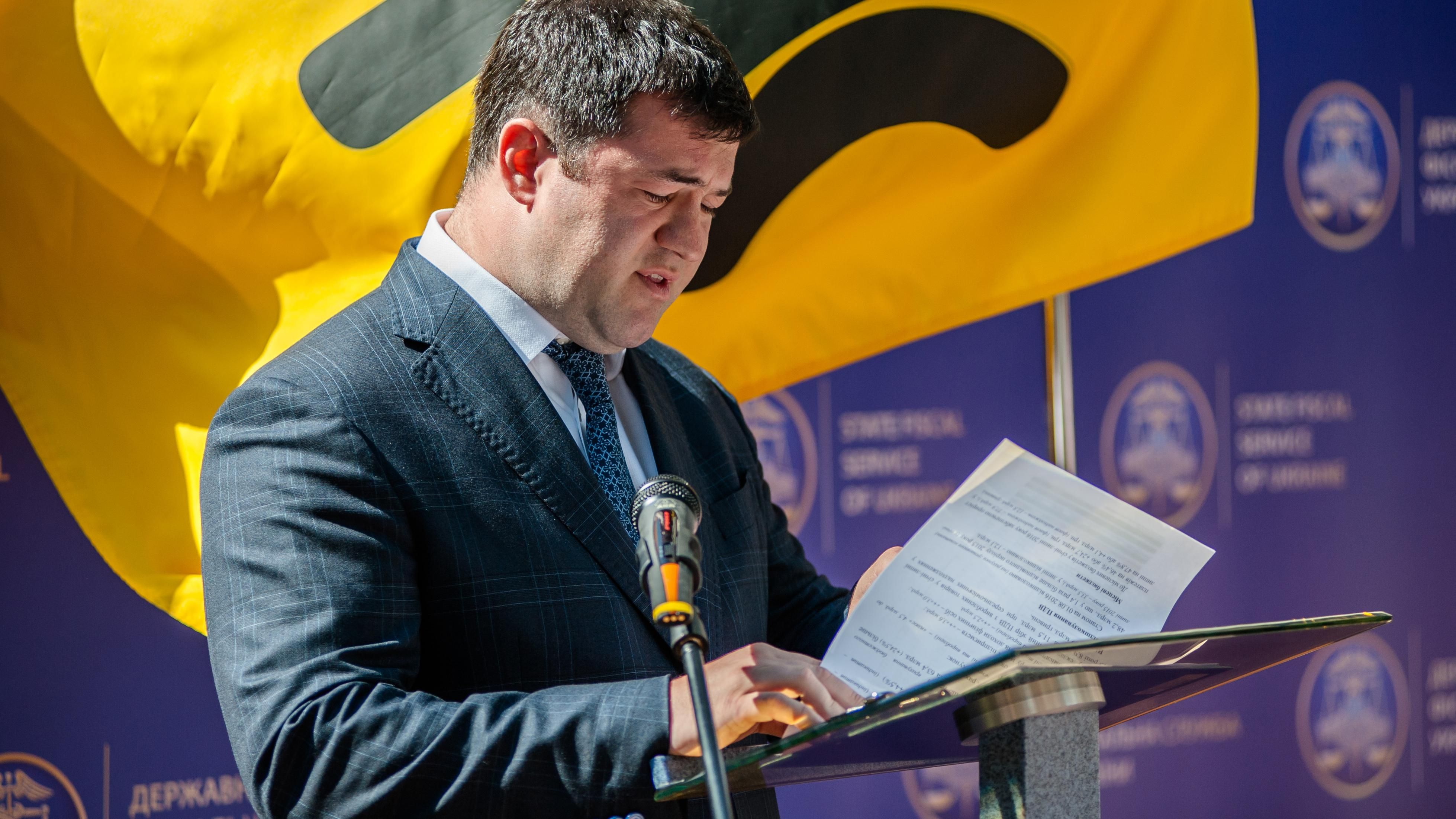 Насіров оприлюднив статки: 1/6 площі села, 5 квартир, годинники та ювелірка Насіров оприлюднив статки: 1/6 площі села, 5 квартир, годинники та ювелірка