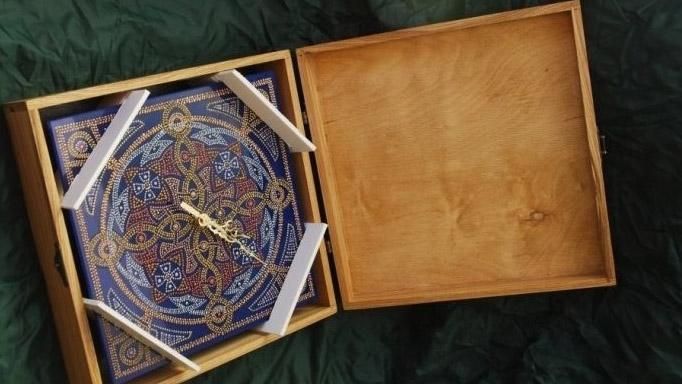 Украинский мастер показала символ времени в необычной форме