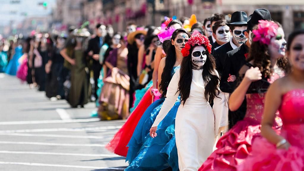 В Мексиці провели масштабний Парад мертвих: "моторошне" відео