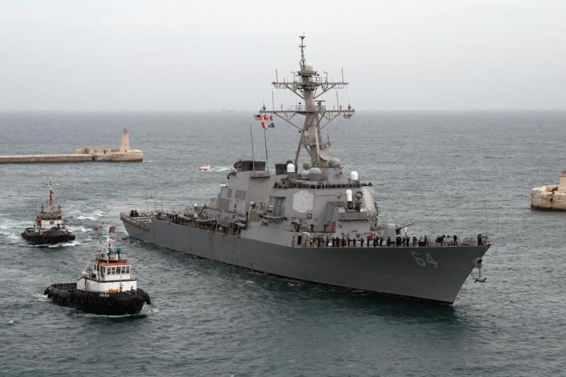 Эсминец США срочно покинул Черное море