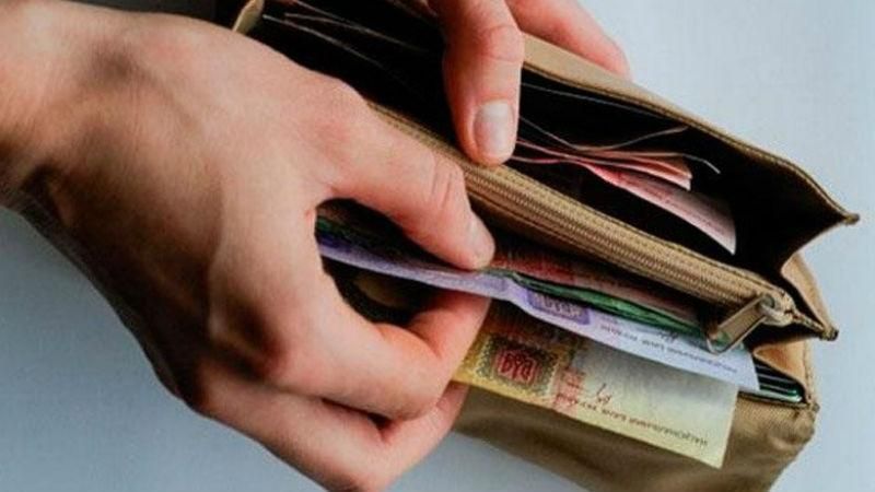 Эксперт объяснил, почему после поднятия минималки украинцы станут беднее Эксперт объяснил, почему после поднятия минималки украинцы станут беднее