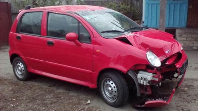 Нетрезвый водитель украл авто, разбил его и уснул прямо на земле Нетрезвый водитель украл авто, разбил его и уснул прямо на земле