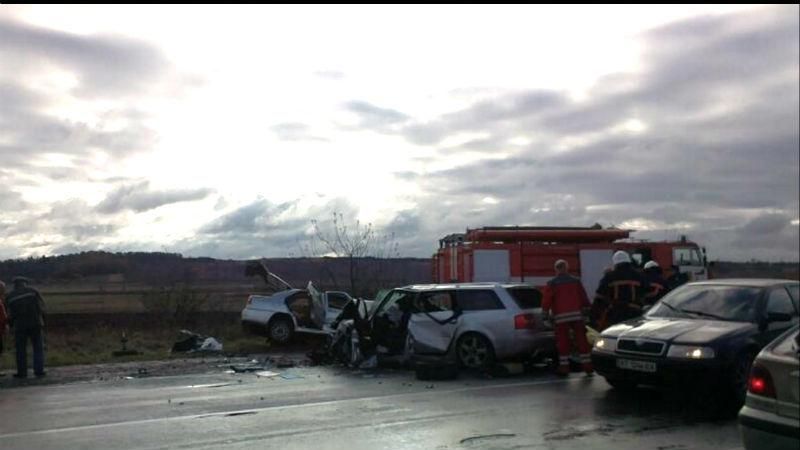 Иностранец спровоцировал мощную аварию на Прикарпатье: много погибших Иностранец спровоцировал мощную аварию на Прикарпатье: много погибших