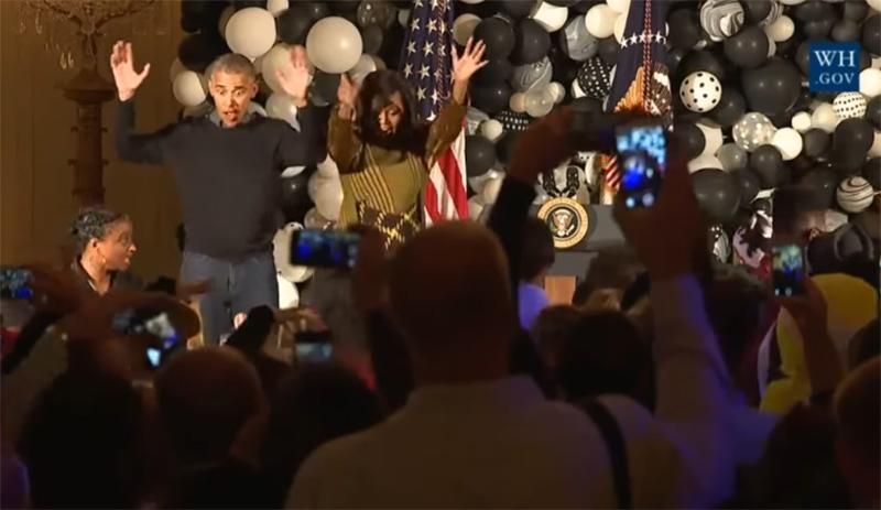 Зажигательные танцы на Хэллоуин в Белом доме: Обама с женой станцевали под Майкла Джексона