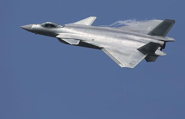 В Китае показали новейший истребитель В Китае показали новейший истребитель