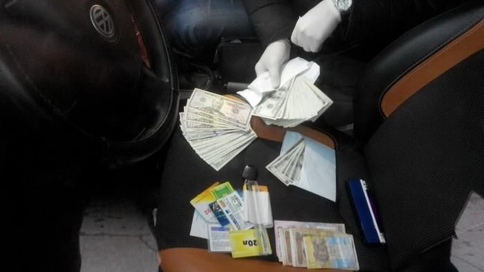 СБУ впіймала військового комісара на хабарі СБУ впіймала військового комісара на хабарі