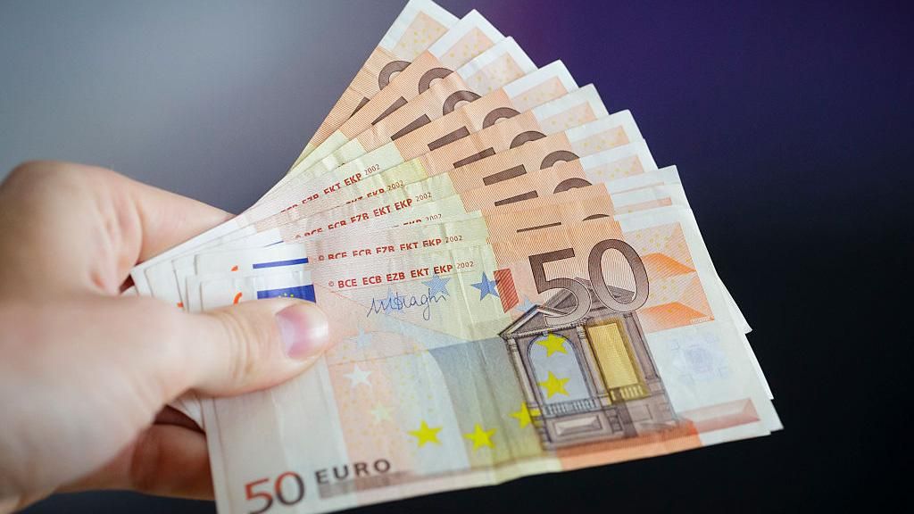 Наличные курсы валют: доллар и евро синхронно дорожают