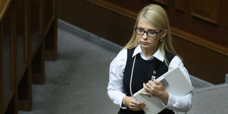 Президент присвоил себе право распоряжаться страной, – Тимошенко