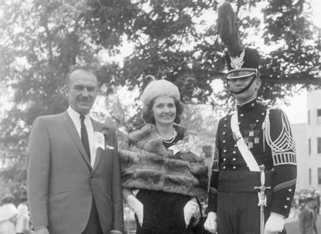 Дональд Трамп з батьками Дональд Трамп з батьками