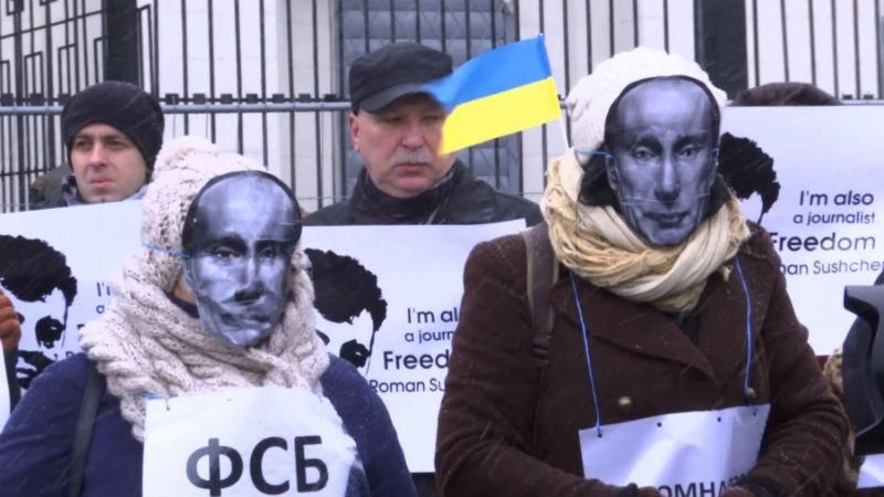 Активисты устроили красноречивую акцию-перфоманс под посольством России