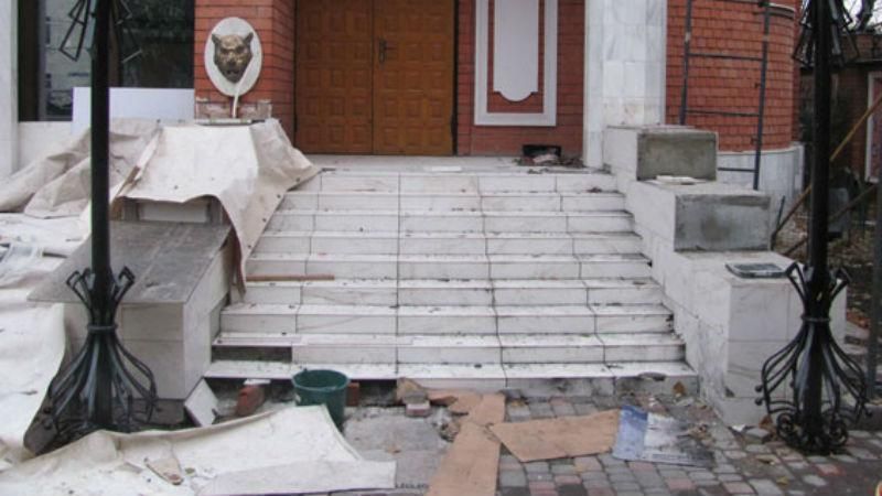 Неизвестные бросили гранату во двор криминального авторитета в Харькове Неизвестные бросили гранату во двор криминального авторитета в Харькове