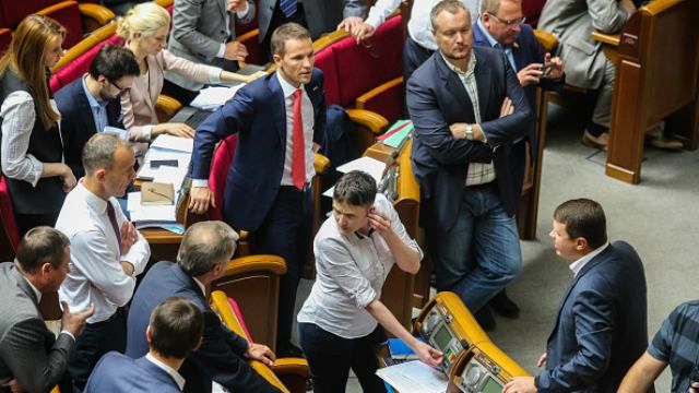 Хто з нардепів не хотів відмовлятись від підвищеної зарплати: поіменний список