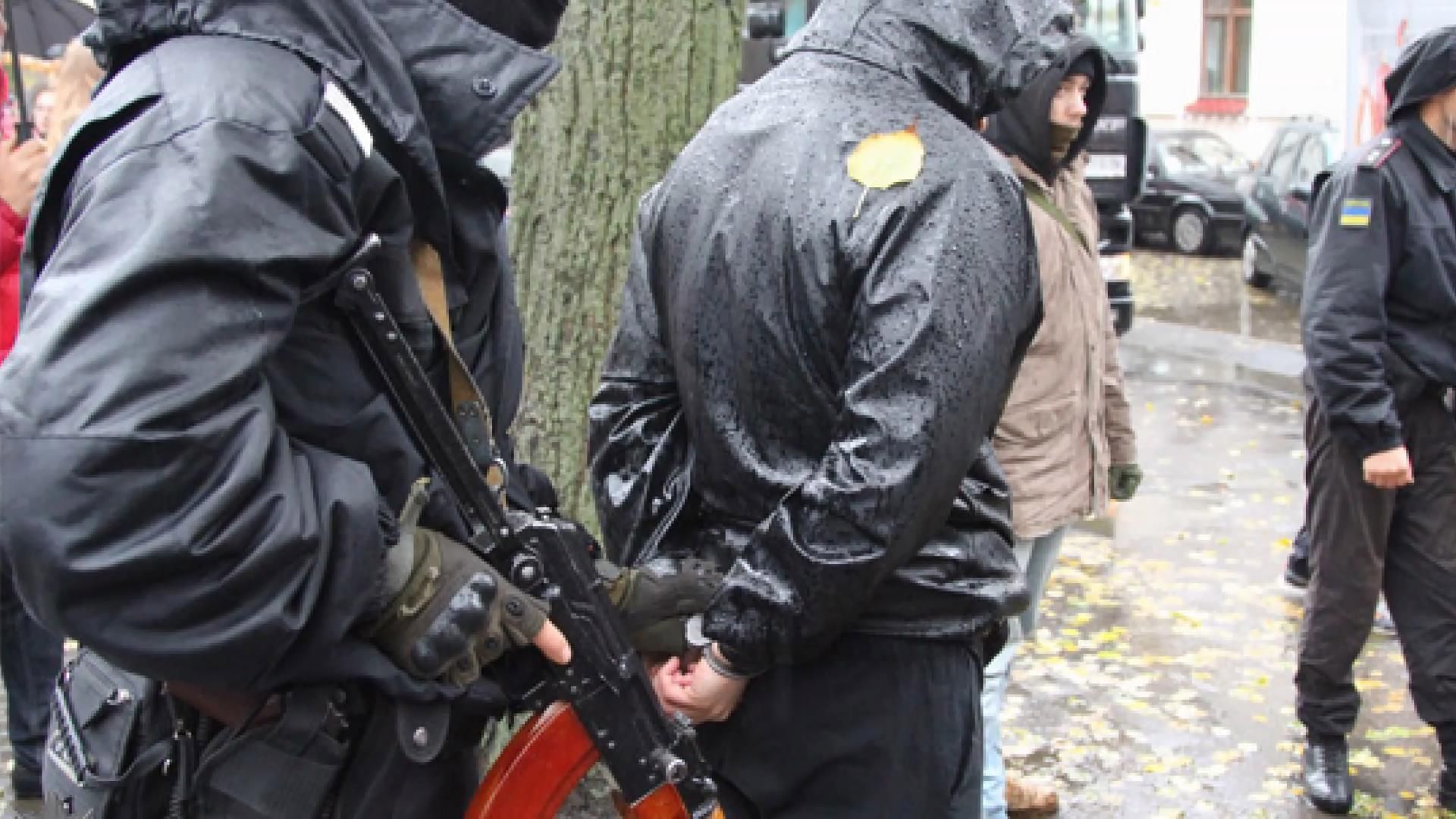 Арсенал оружия обнаружили в самом центре Ровно