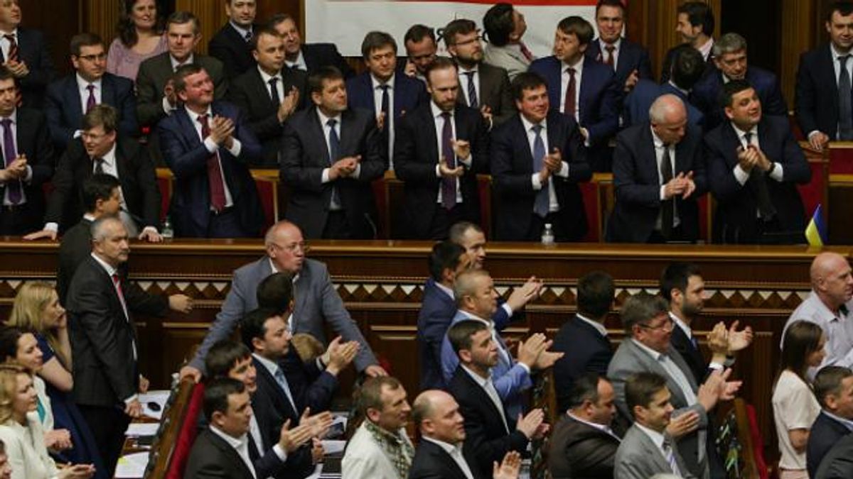 "Народний фронт" шантажує Гройсмана виходом з коаліції, – нардеп "Народний фронт" шантажує Гройсмана виходом з коаліції, – нардеп