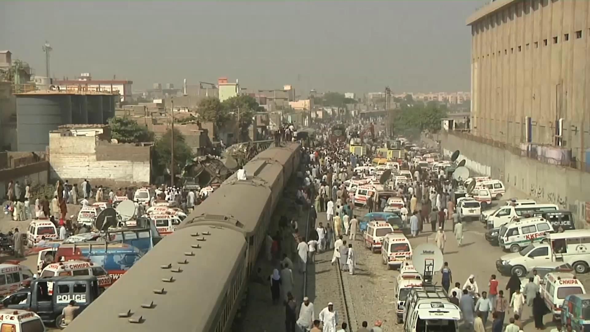Сталася смертельна аварія на залізниці: жахливе відео Сталася смертельна аварія на залізниці: жахливе відео