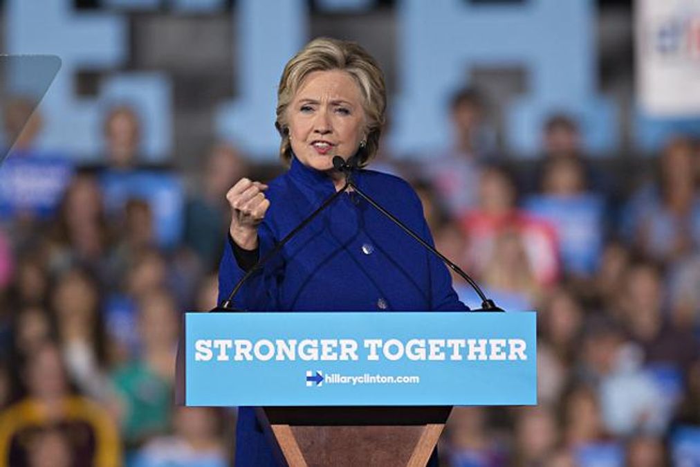 Клинтон будет действовать жестко с Россией, если станет президентом США, – экс-посол