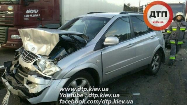 Масштабне ДТП у Києві – у вантажівки відмовили гальма Масштабне ДТП у Києві – у вантажівки відмовили гальма