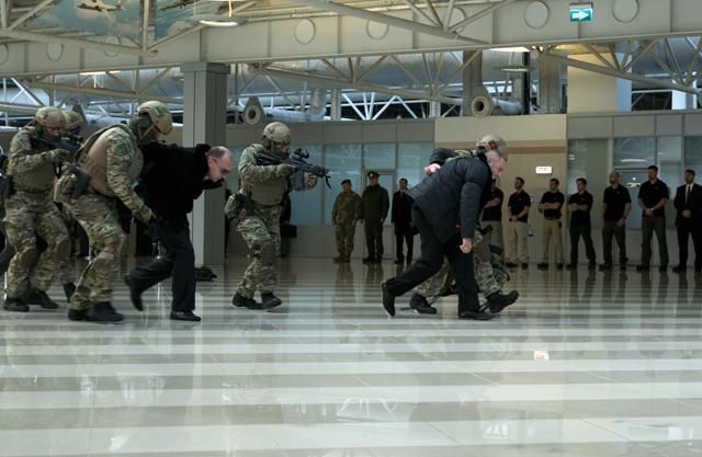 КОРД з "Дозором" провели ефектні навчання в аеропорту КОРД з "Дозором" провели ефектні навчання в аеропорту