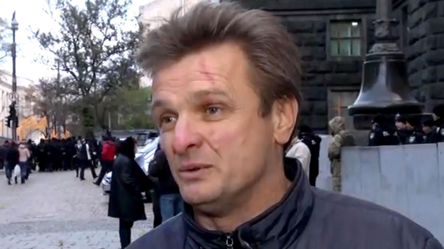 Вкладник "Михайлівського" розповів про агресивний напад поліцейських