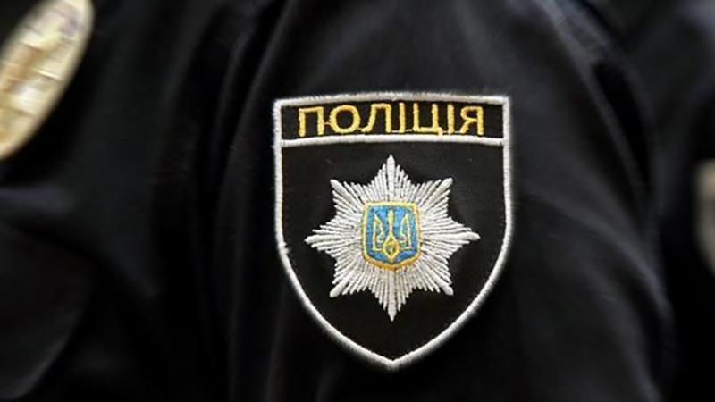 Молодики поглумились над поліцейською, яка знепритомніла в Дніпрі 