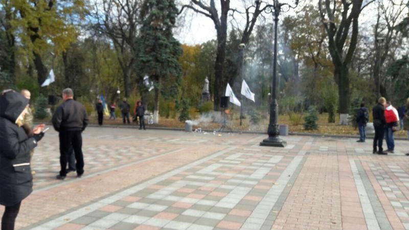 Возле Рады взорвался неизвестный предмет Возле Рады взорвался неизвестный предмет