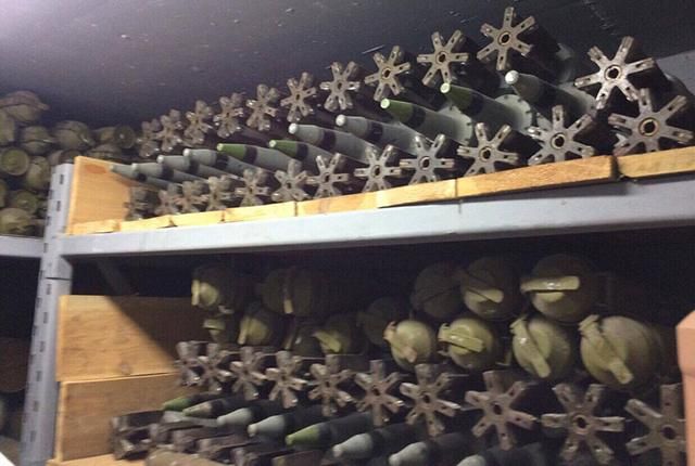 Бункер с оружием и БТРом нашли под Киевом Бункер с оружием и БТРом нашли под Киевом