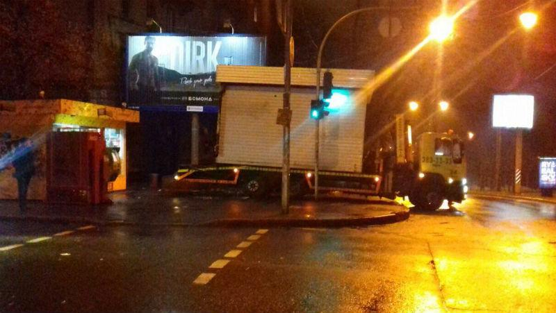 Киевская власть серьезно наказала МАФы, которые продавали алкоголь ночью