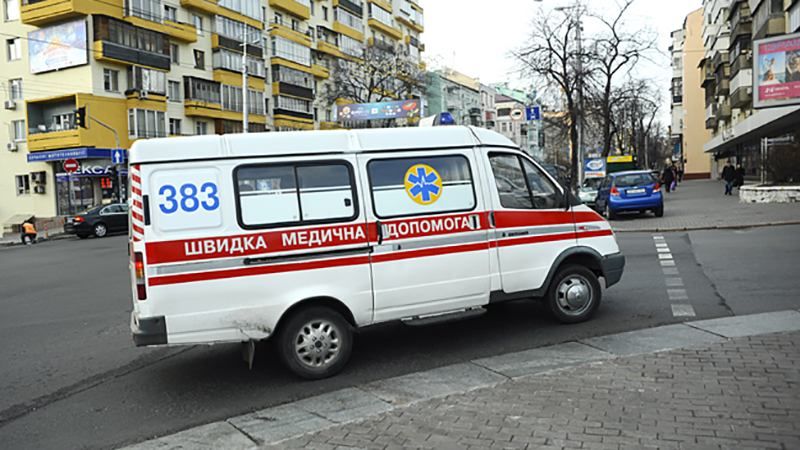 Маму з малолітньою донькою збила автівка на "зебрі" в Одесі Маму з малолітньою донькою збила автівка на "зебрі" в Одесі