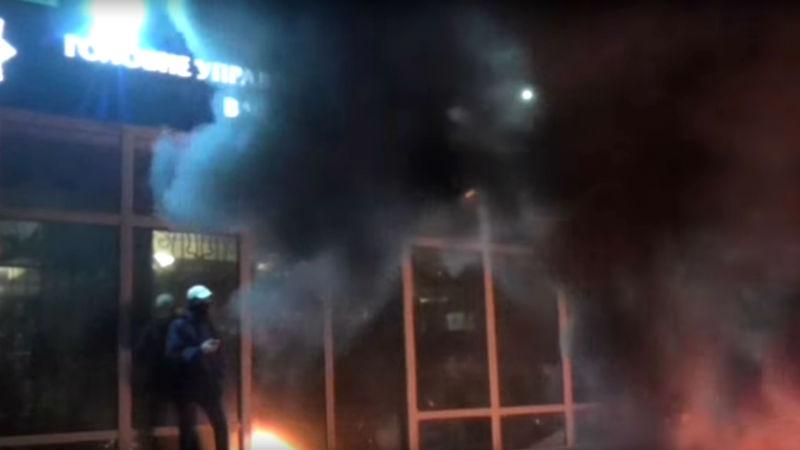 Як штурмували черкаське відділення поліції – в мережі з’явилось відео 