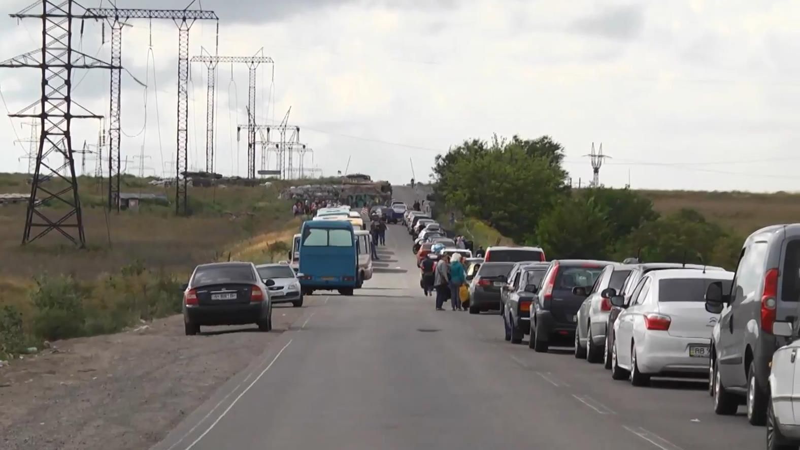 Перевезення товарів через лінію зіткнення на Донбасі узаконять, – уряд